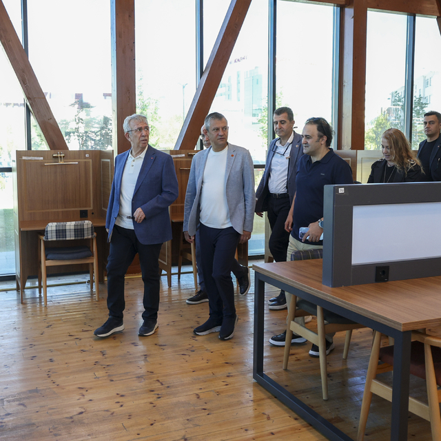 CHP Genel Başkanı Özel, başkentte vatandaşlarla bir araya geldi