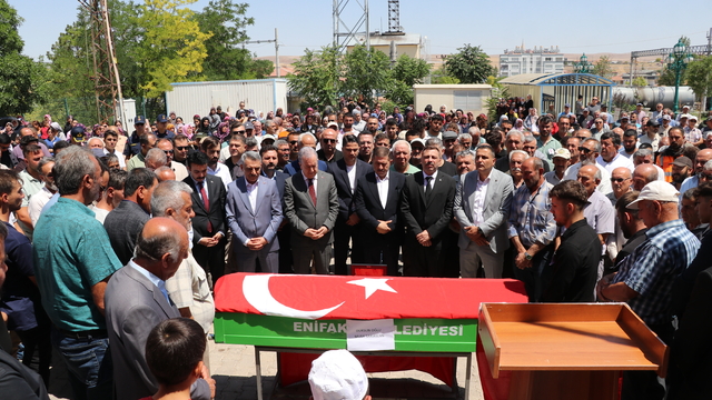 Trafik kazasında ölen Yenifakılı Belediye Başkanı Sarıaslan'ın cenazesi defnedildi