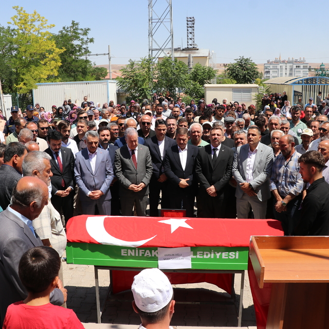 Trafik kazasında ölen Yenifakılı Belediye Başkanı Sarıaslan'ın cenazesi def...