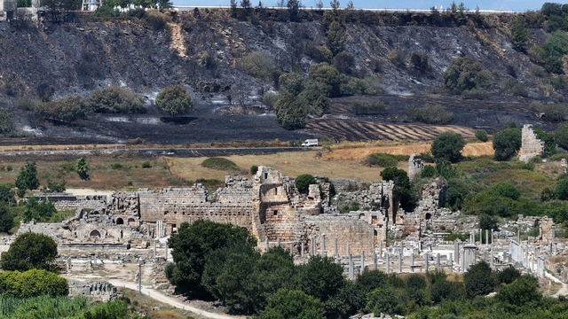Antalya'nın Aksu ilçesindeki orman yangınından etkilenen alanlar havadan görüntülendi