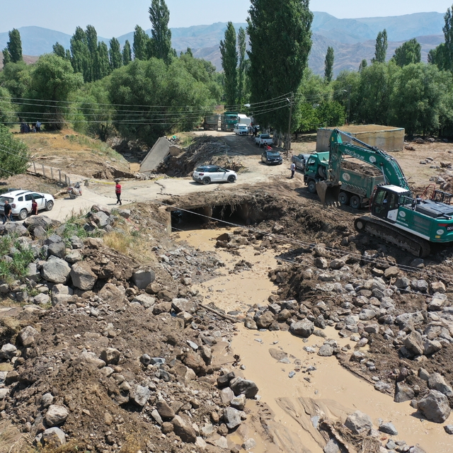 GÜNCELLEME - Kars'ta sel ve heyelan nedeniyle köylerde hasar oluştu