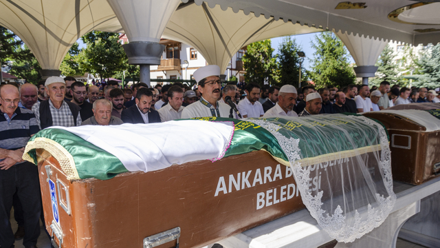 Kahramankazan'daki trafik kazasında hayatını kaybeden 3 kişi toprağa verildi