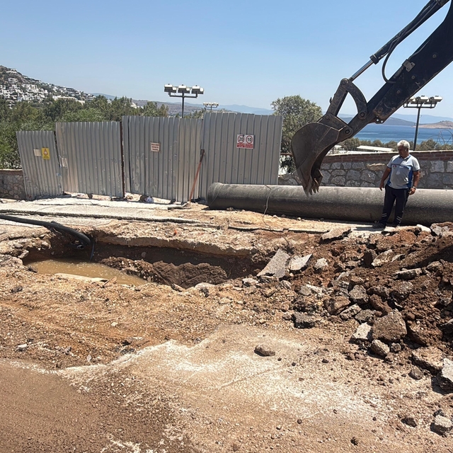 Bodrum'da içme suyu isale hattı patladı