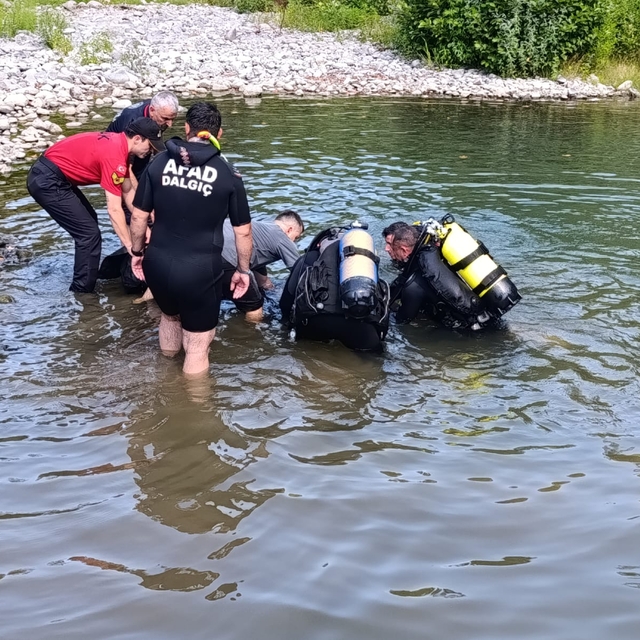 Samsun'da baraj gölüne giren 2 genç boğuldu