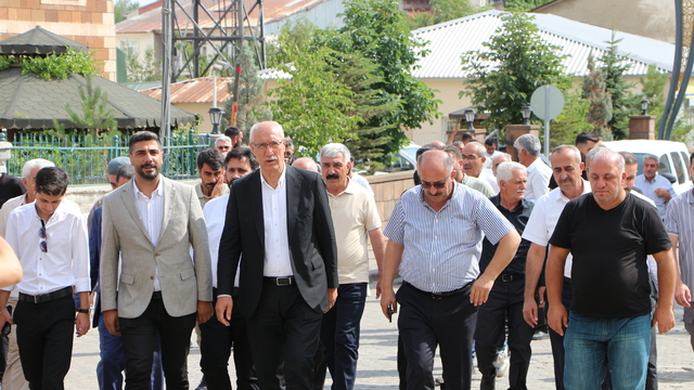 AK Parti Bingöl Milletvekilli Feyzi Berdibek Karlıova'yı ziyaret etti