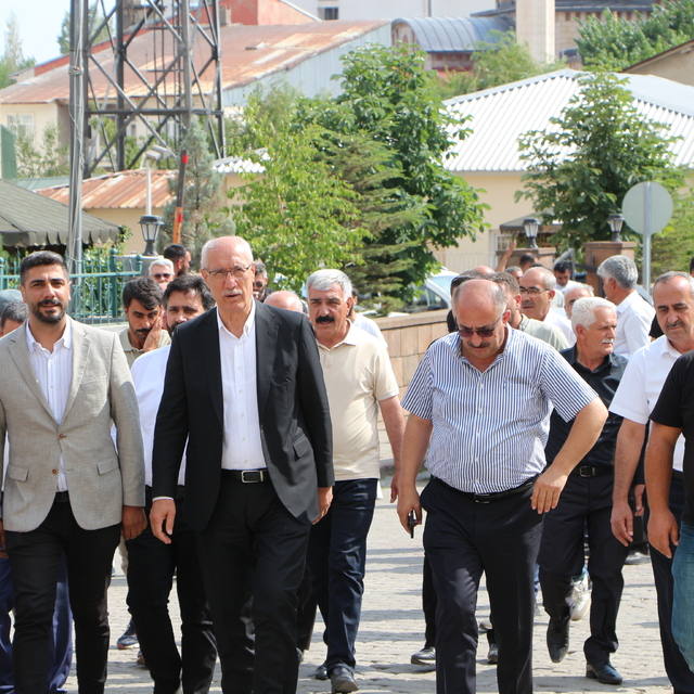 AK Parti Bingöl Milletvekilli Feyzi Berdibek Karlıova'yı ziyaret etti