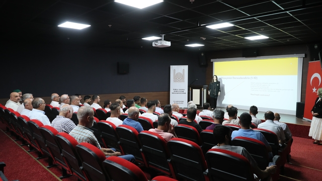 Mardin'de toplu taşıma sürücülerine mesleki eğitim semineri