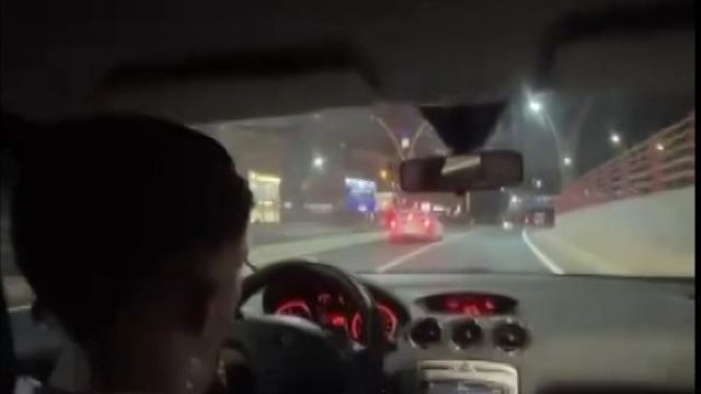 Şehir merkezinde 130 kilometre hızla makas attı; 4 kişinin yaralandığı kaza anı kamerada
