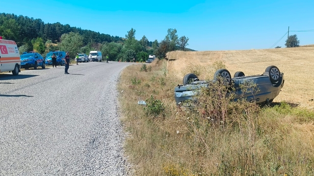 Kastamonu'da devrilen hafif ticari araçtaki 3 kişi yaralandı