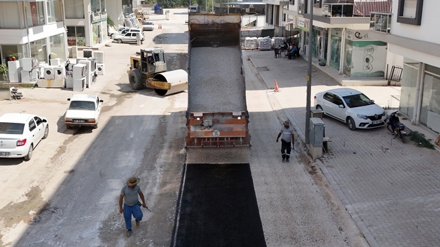 Kumluca'da asfalt çalışması yapıldı