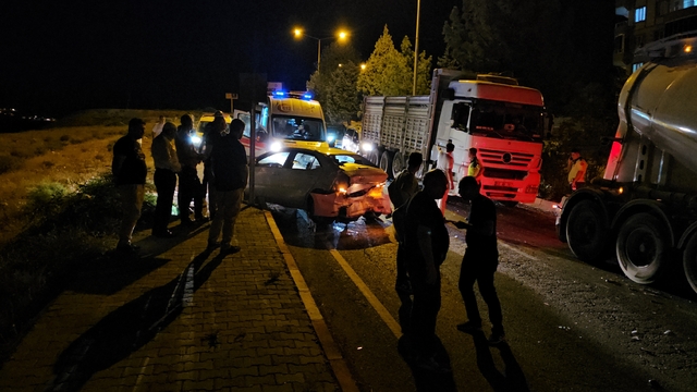 Siirt'te iki otomobilin çarpıştığı kazada 7 kişi yaralandı