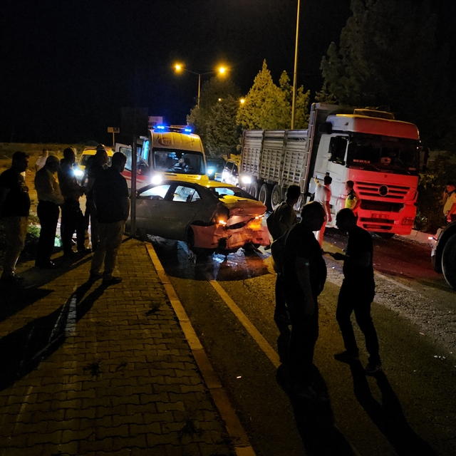 Siirt'te iki otomobilin çarpıştığı kazada 7 kişi yaralandı