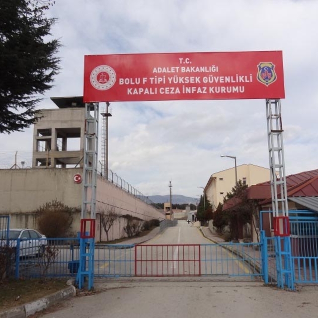 Cezaevinde koğuş arkadaşını bıçakla öldürdü