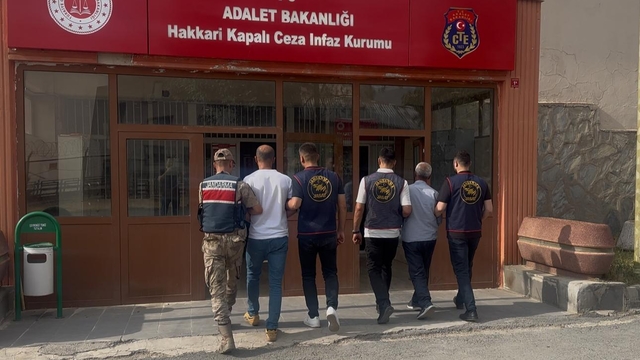 Hakkari'de 2 firari hükümlü yakalandı