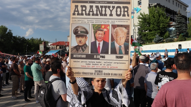 Erzurum'da sağlık çalışanları ve sivil toplum kuruluşları Gazze için yürüdü