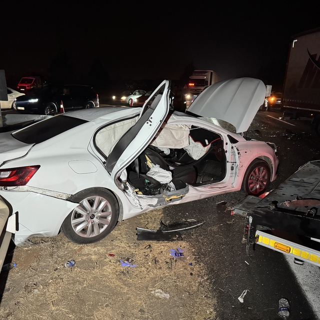 Adana'da 4 aracın karıştığı zincirleme trafik kazasında 8 kişi yaralandı