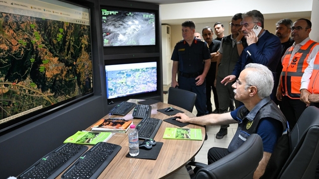 Bursa'daki yangın bölgesi dronla görüntülendi; tahliye edilen mahallelere dönüş başladı (3)