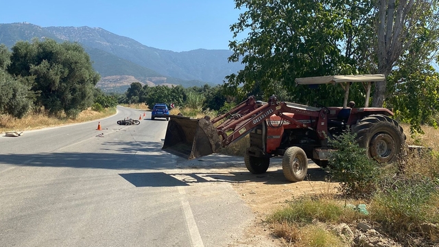Ödemiş'te traktörle çarpışan motosikletin sürücüsü yaralandı