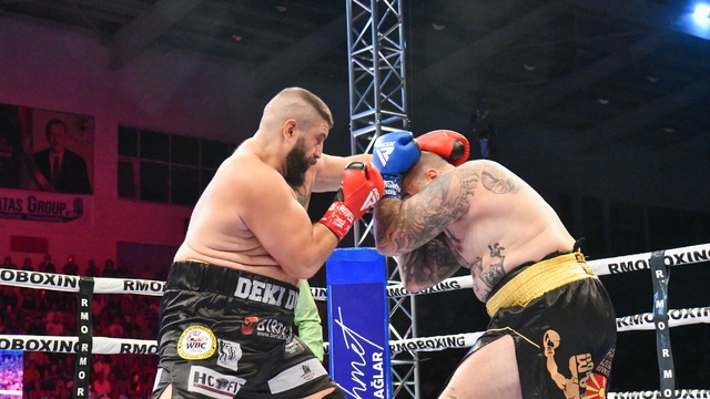 WBC Asya Şampiyonu Tuncelili Umut Çamkıran, memleketinde Cvetkov'u 2'nci rauntta devirdi