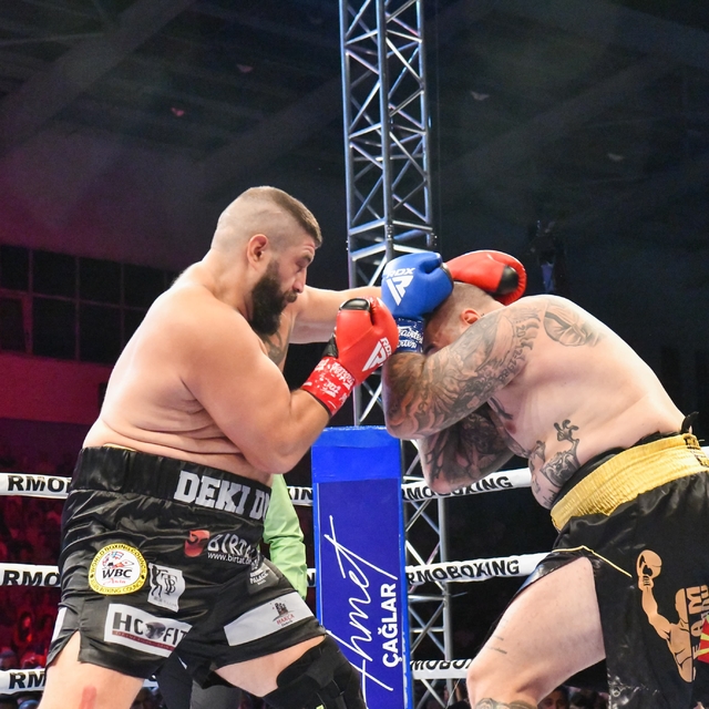 WBC Asya Şampiyonu Tuncelili Umut Çamkıran, memleketinde Cvetkov'u 2'nci ra...