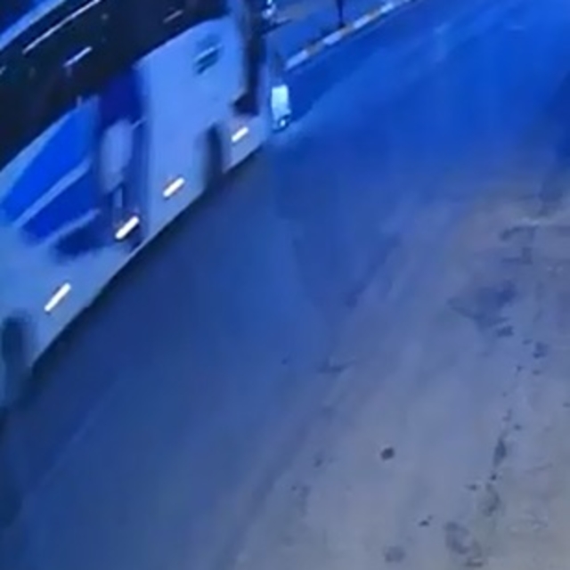 Yolcu otobüsünün çarptığı yayanın öldüğü kaza kamerada