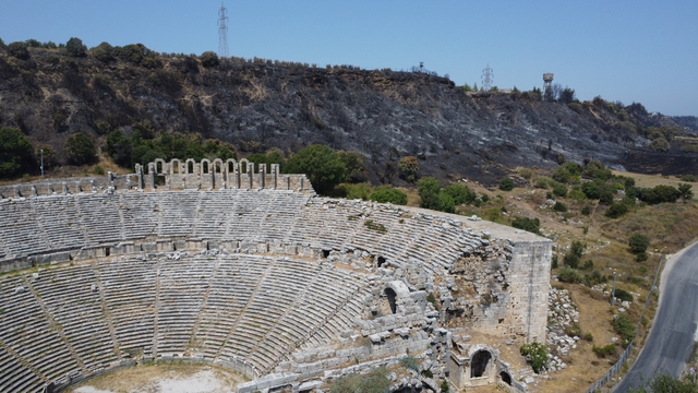 Antalya'daki orman yangınlarında soğutma çalışmaları sürüyor