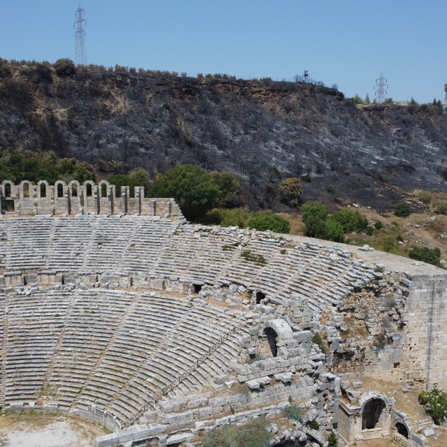 Antalya'daki orman yangınlarında soğutma çalışmaları sürüyor