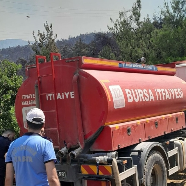 Bursa'daki yangın bölgesi dronla görüntülendi; tahliye edilen mahallelere d...