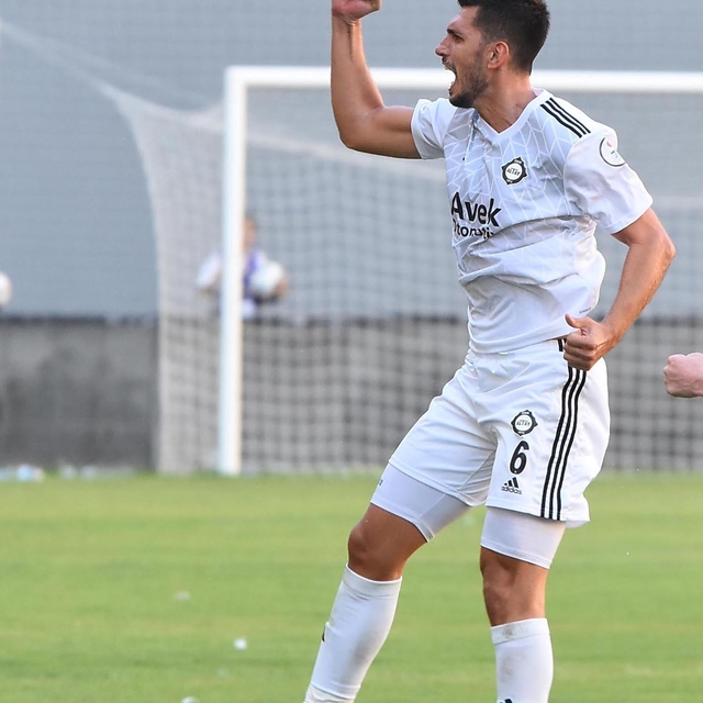 Altay'da Ceyhun ve Özgür beklemede