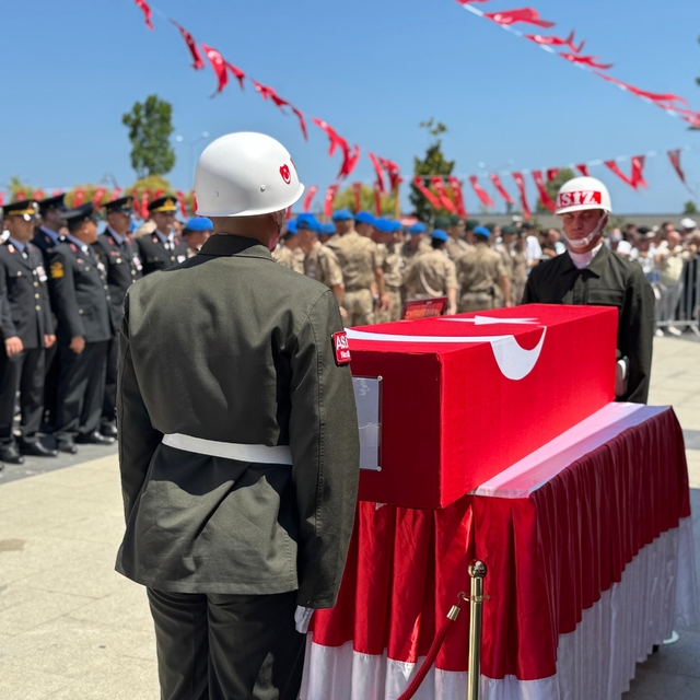 Şehit er, memleketi Giresun'da son yolcuğuna uğurlandı