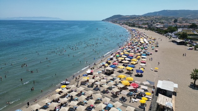 Tekirdağ'ın mavi bayraklı plajlarında yoğunluk yaşanıyor