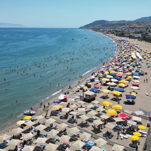 Tekirdağ'ın mavi bayraklı plajlarında yoğunluk yaşanıyor