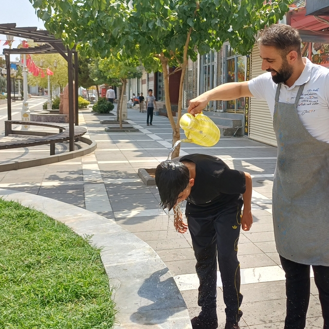 Tüm zamanların sıcaklık rekorunun kırıldığı Silopi'de kavurucu sıcaklar bun...