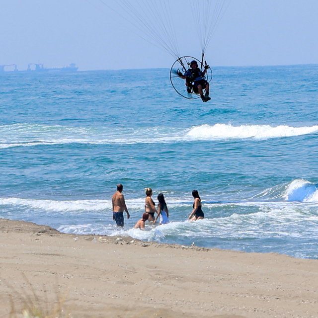 Kocaali'de sıcak hava nedeniyle sahilde yoğunluk yaşandı