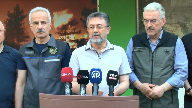 Bursa'daki yangın bölgesi dronla görüntülendi; tahliye edilen mahallelere dönüş başladı (9)
