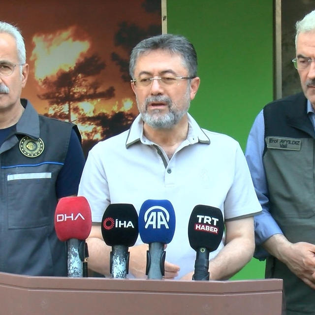 Bursa'daki yangın bölgesi dronla görüntülendi; tahliye edilen mahallelere d...