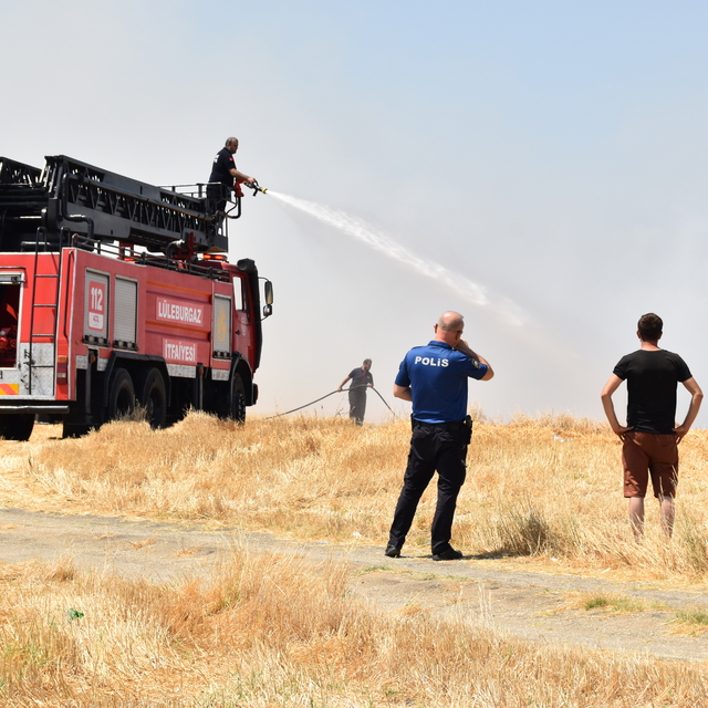 Lüleburgaz'da çıkan anız yangını söndürüldü