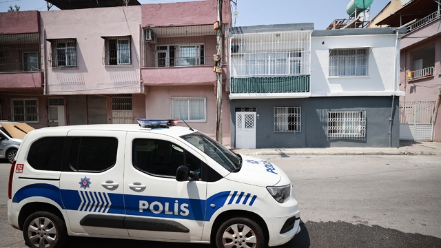 Anne ve kızın cinayet şüphelisi aranıyor