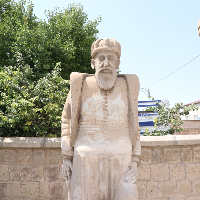 Mimar Sinan'ın doğup büyüdüğü mahallede tahrip edilen heykeli onarıldı
