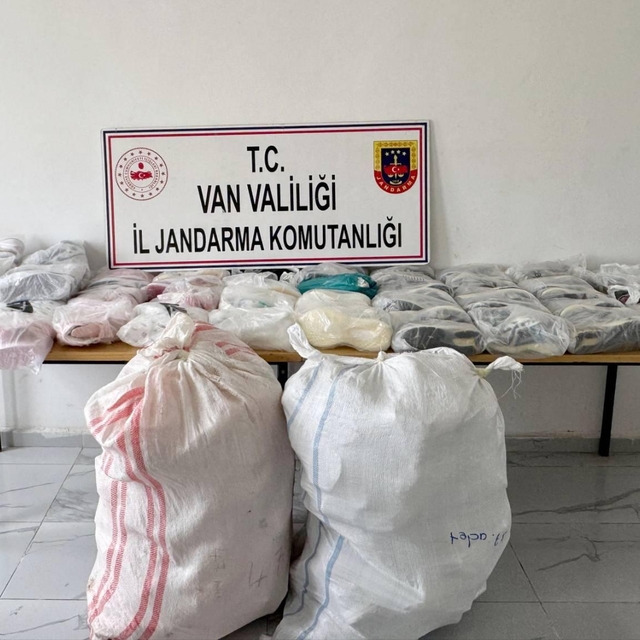 Van'da kaçakçılık operasyonlarında 28 şüpheli yakalandı