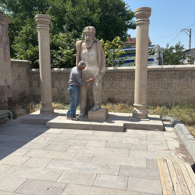 Mimar Sinan'ın doğup büyüdüğü mahallede heykeline zarar verildi (2)