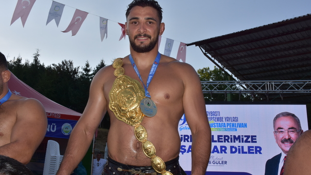 Perşembe Yaylası Yağlı Güreş ve Kültür Festivali'nde başpehlivan Mustafa Taş oldu