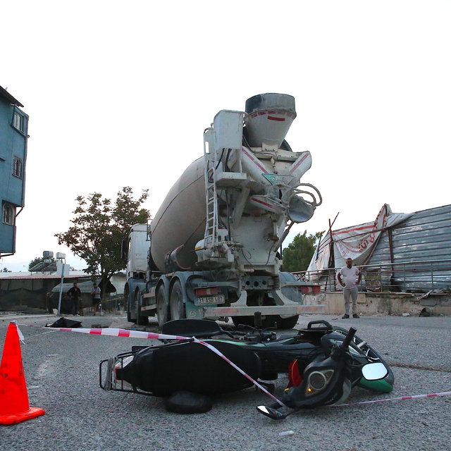 Hatay'da beton mikseriyle çarpışan motosikletteki 1 kişi öldü
