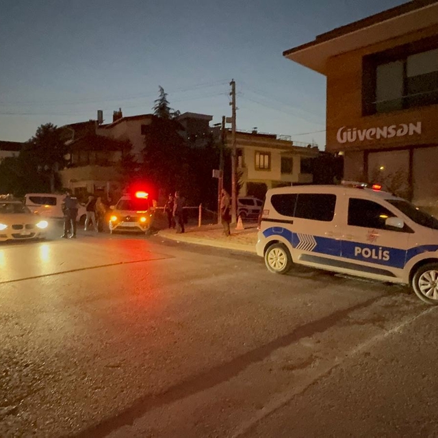 Tartıştıkları kişinin pompalı tüfekli saldırısına uğradılar: 2 yaralı