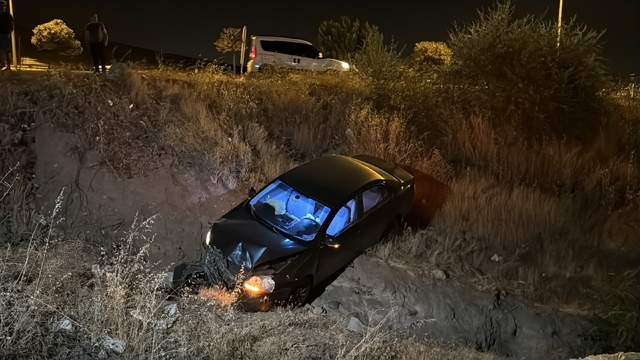 Elazığ'da devrilen otomobildeki 5 kişi yaralandı