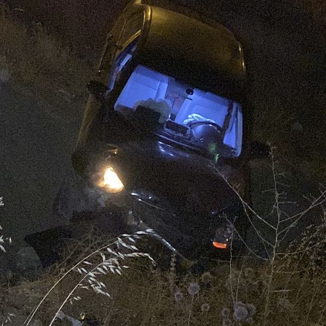 Elazığ'da şarampole düşen otomobildeki 5 kişi yaralandı