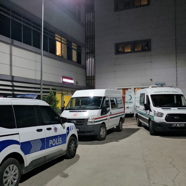 Çorum'da evinin önünde düşen yaşlı adam hastanede hayatını kaybetti