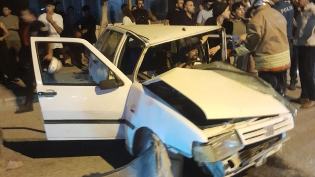 Hatay'da pikapla çarpışan otomobilin sürücüsü yaralandı