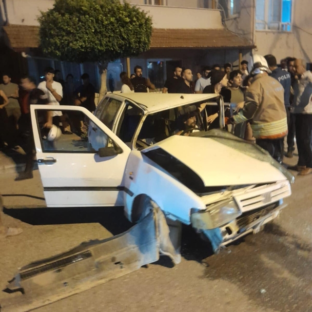Hatay'da pikapla çarpışan otomobilin sürücüsü yaralandı