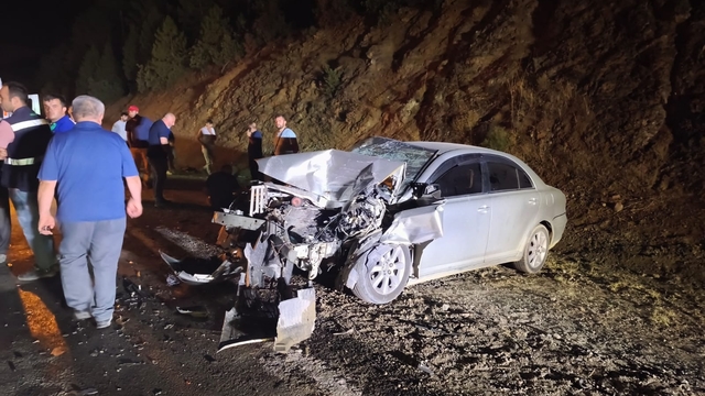 Orman yangınına su taşıyan yangın tankerine çarptı: 1'i ağır 2 yaralı